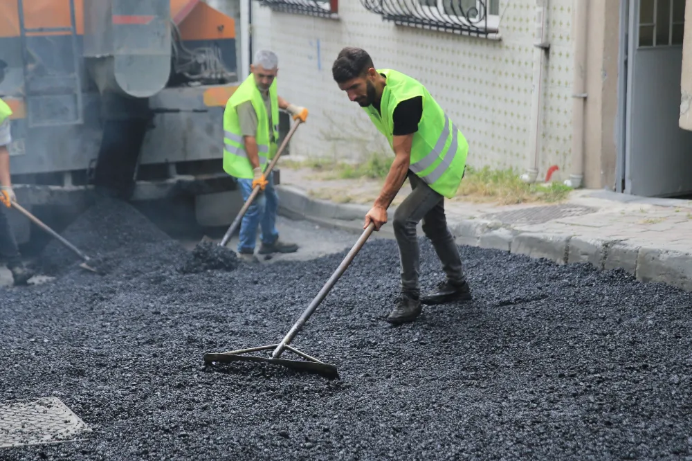 Bayrampaşa’da Yol ve Kaldırım Çalışmaları Hız Kesmiyor 