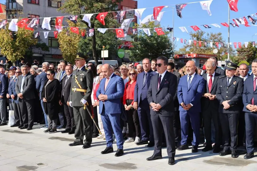 29 Ekim Cumhuriyet Bayramı: Bayrampaşa’da Cumhuriyet’in 101. Yılı Coşkuyla Kutlandı.