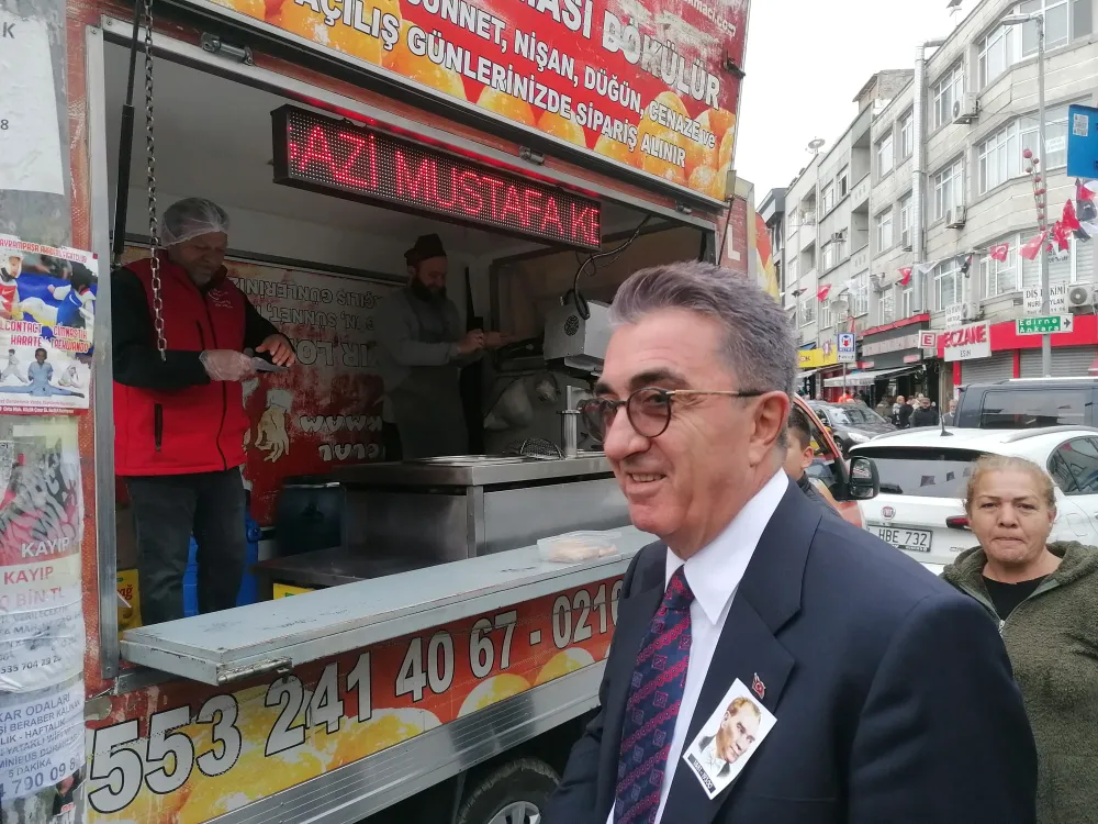 Bayrampaşa Belediye Başkanı Hasan Mutlu’dan Atatürk ve Şehitlerimiz İçin Lokma İkramı