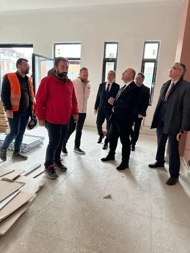 Bayrampaşa Kaymakamı ve Milli Eğitim Müdürü, Rıfat Canayakın Lisesi İnşaatını İnceledi