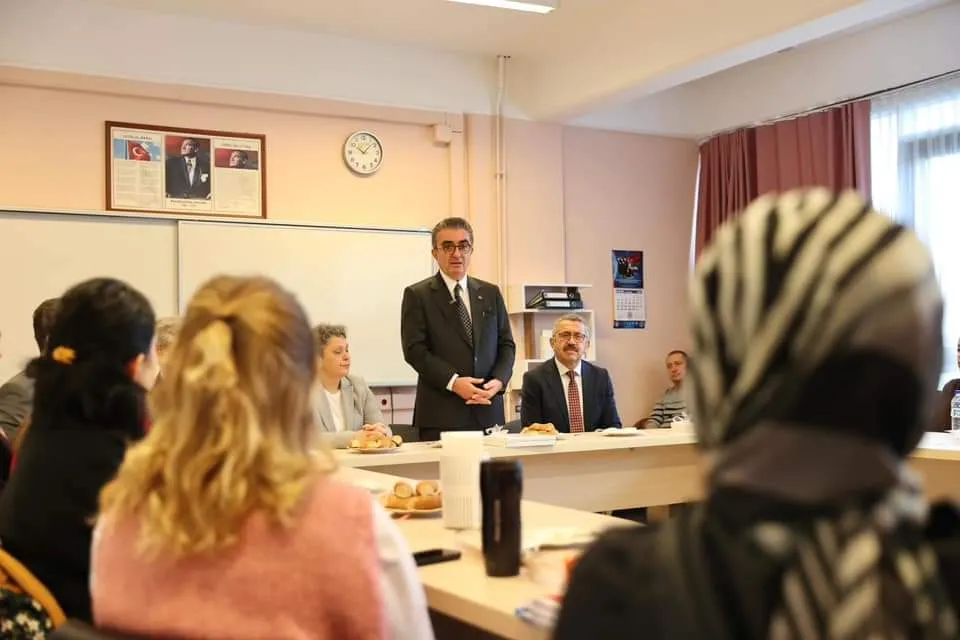 Belediye Başkanı Hasan Mutlu, Öğretmenler Günü Öncesi Bayrampaşa’da Öğretmenlerle Buluştu