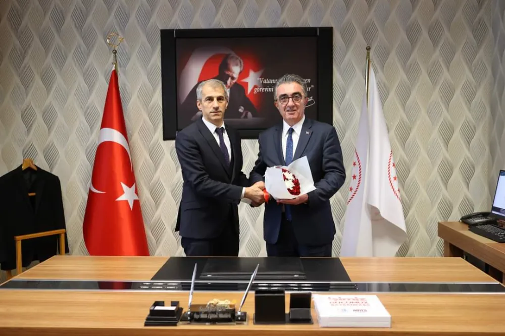 Bayrampaşa Belediye Başkanı Hasan Mutlu’dan, Milli Eğitim Müdürü Suat Mamur’a Öğretmenler Günü Ziyareti