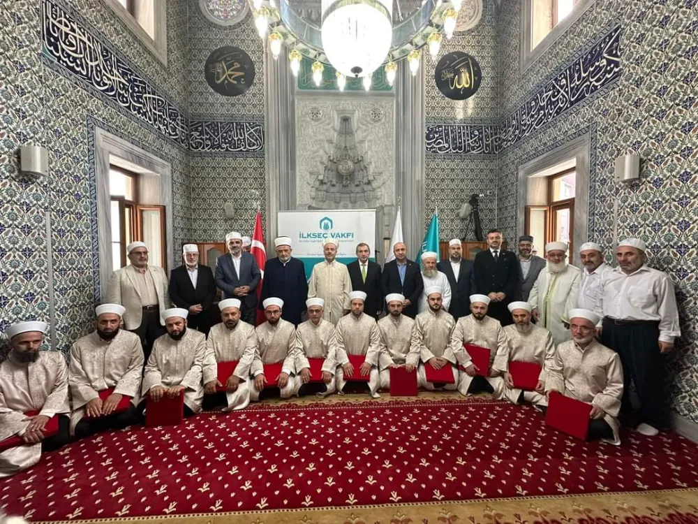 Kaymakam Çiftçi ve Müftü Eren, Hafızları Kutladı 