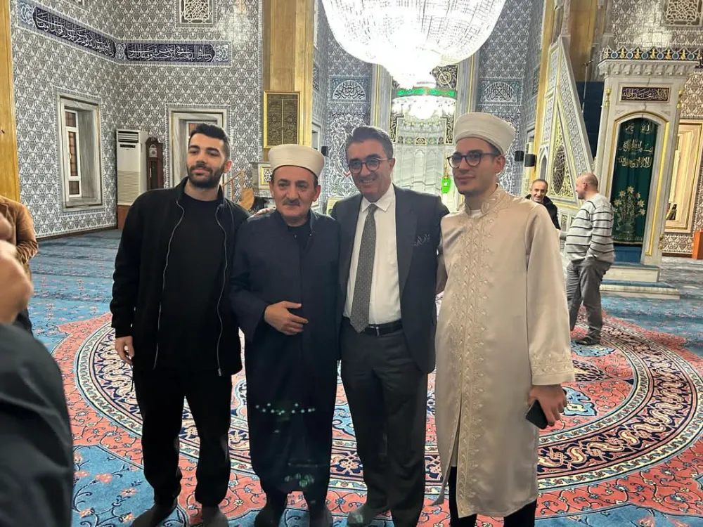 Başkan Mutlu’dan Anlamlı Kandil Geleneği: Regaip Kandili’nde Vatandaşlara Simit İkramı