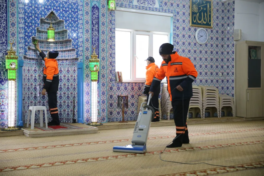 Bayrampaşa’da Camiler Tertemiz: Belediye, İbadethaneleri Özenle Temizliyor