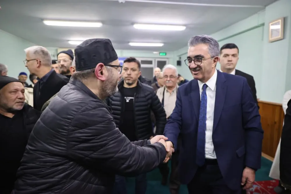 Başkan Hasan Mutlu, Hayırseverler Kur’an Kursu’nda İlk Teravihini Talebelerle Kıldı.