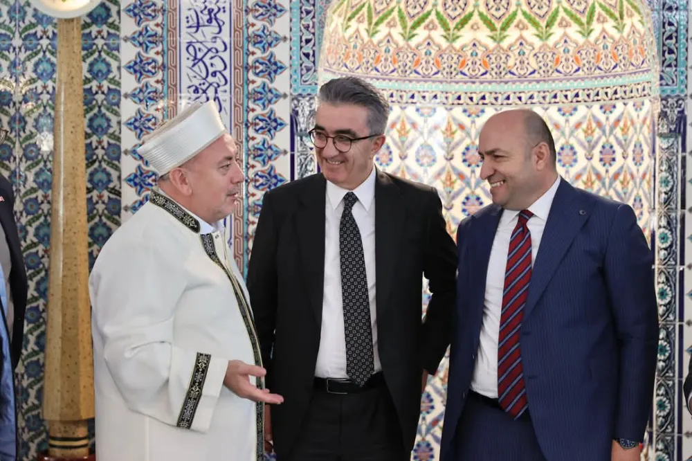 Bayrampaşa’da Cuma Buluşması: Protokol ve Halk Aynı Saflarda