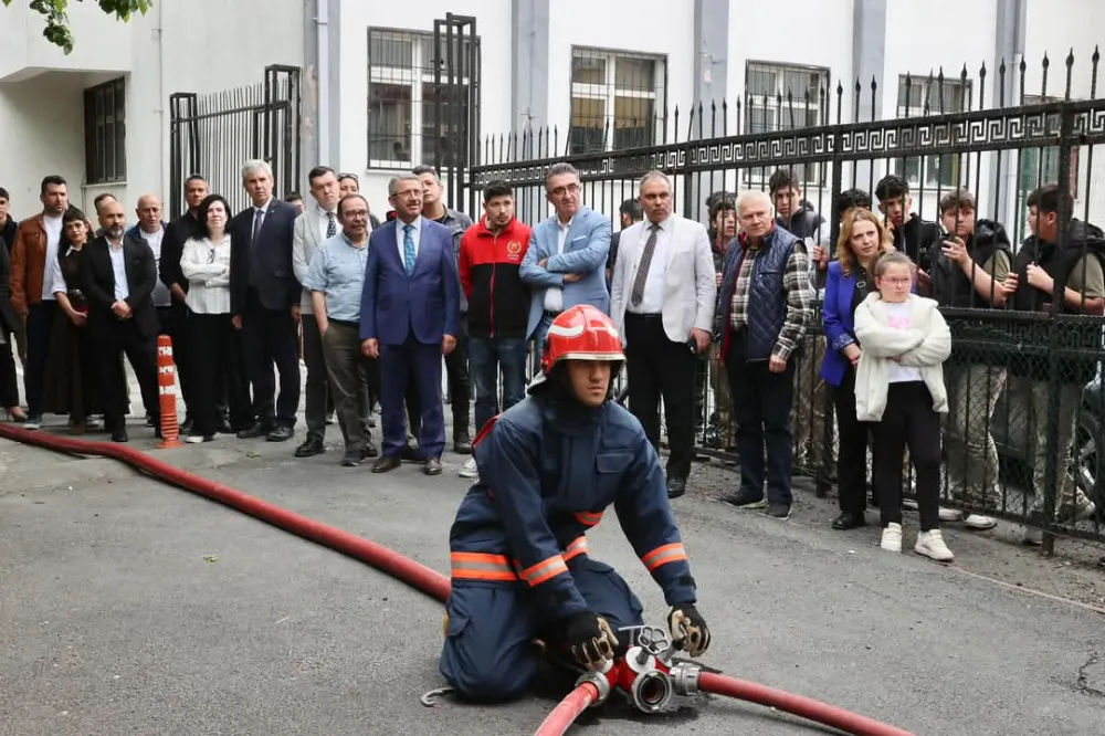 BAŞKAN MUTLU, ŞEHİT BÜYÜKELÇİ İSMAİL EREZ MESLEKİ VE TEKNİK ANADOLU LİSESİ