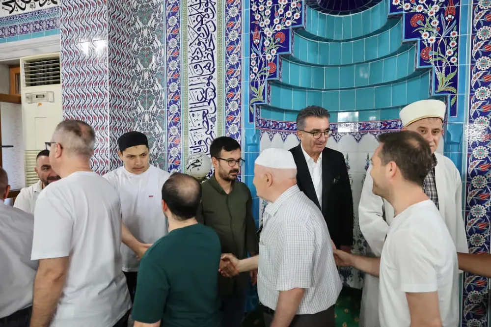 Başkan Hasan Mutlu’dan Bayram Sabahı Hayırseverler Camii’ne Anlamlı Ziyaret