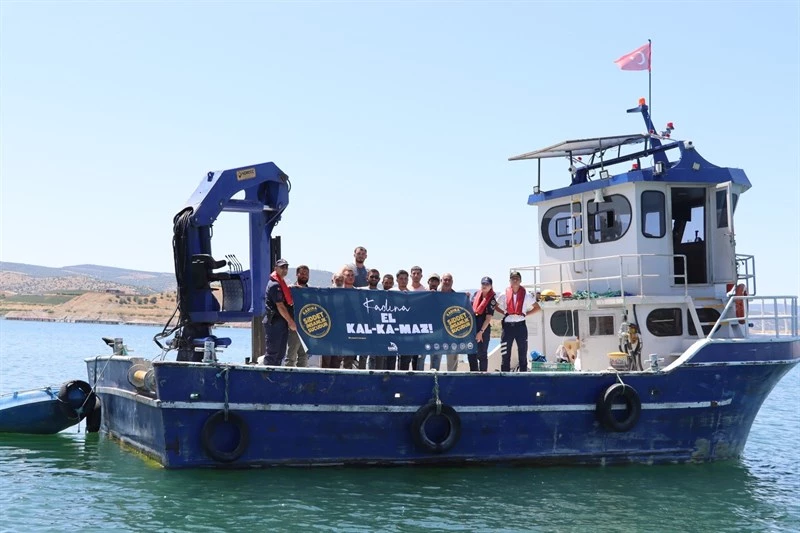Yozgatta Jandarma Ekiplerince Çekerek Barajı’nda ‘Kadına El Kalkamaz’ Afişleri Açarak Anlamlı Bir Çalışmaya İmza Attı