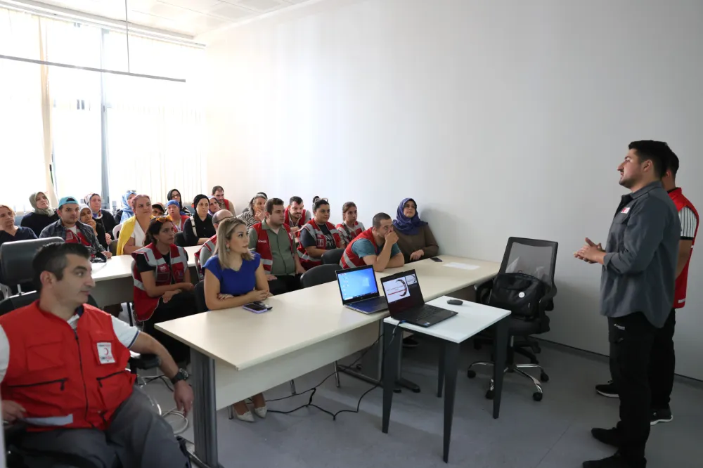 Bayrampaşa’da Afet Bilinci İçin El Ele: Kızılay ve Belediye’den Ortak Eğitim